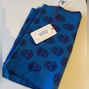 Alexander McQueen
Reversible Skull-Print Wool Scarf RARE Blue color
